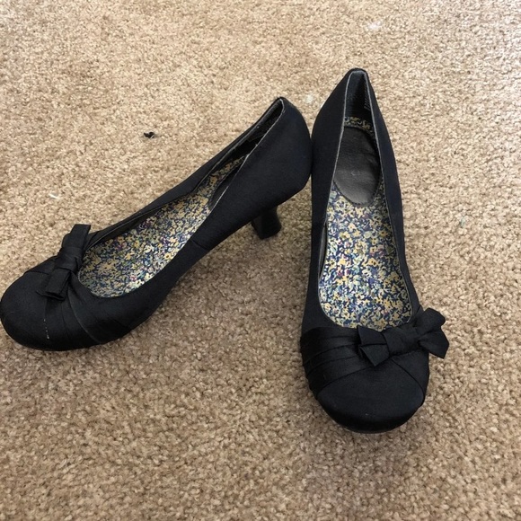 Heels - Picture 2 of 3